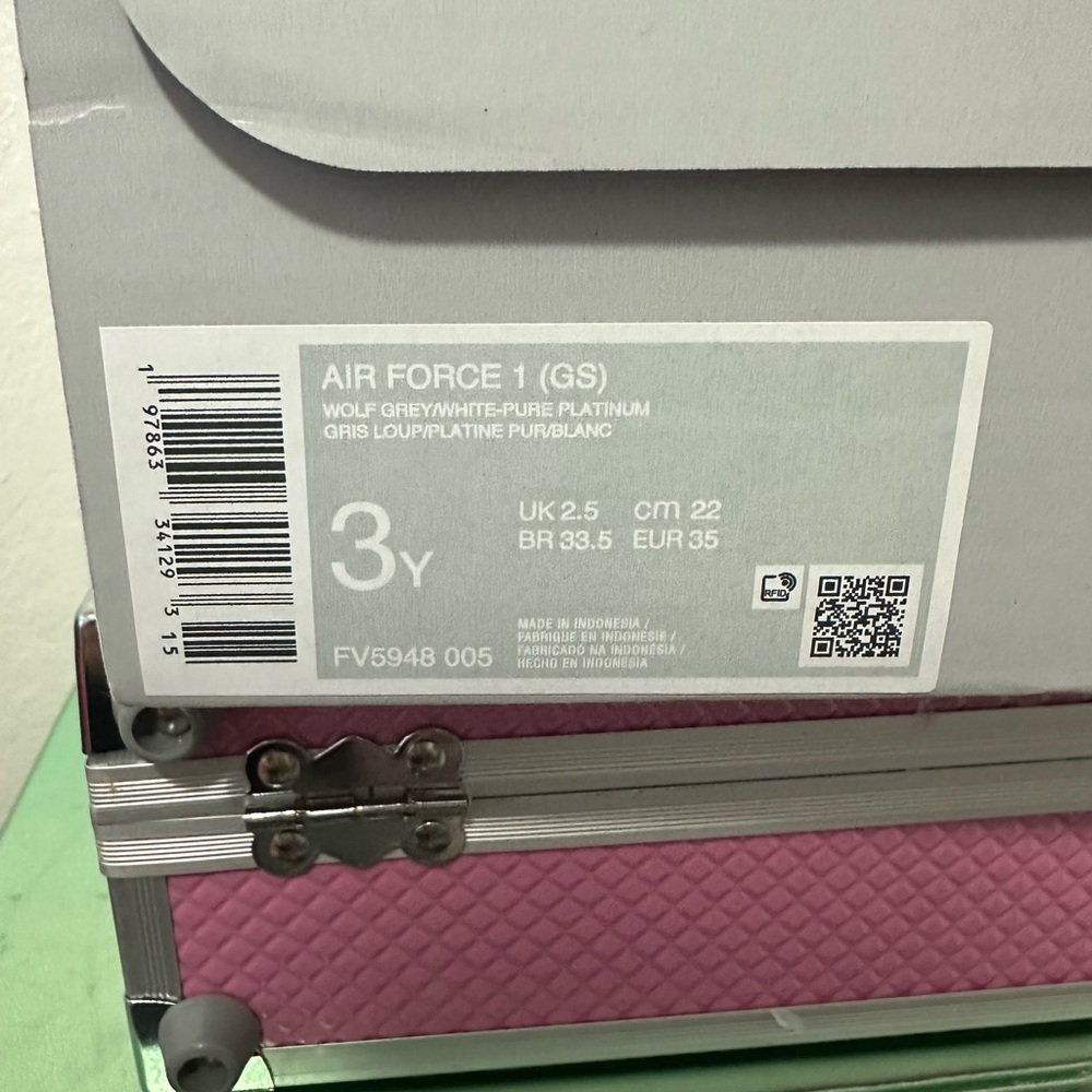 Nike Air Force 1 GS in Gray and White